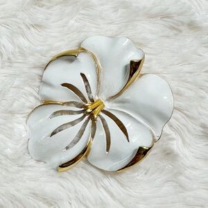 Vintage White Enamel Pansy Flower Brooch